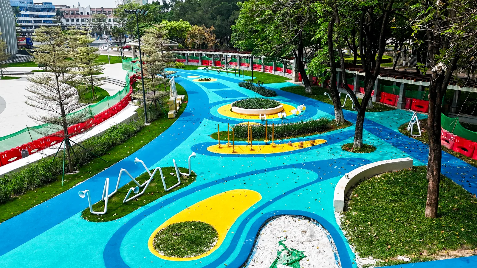 城市公园蓝绿黄多色景观路面应用实景
